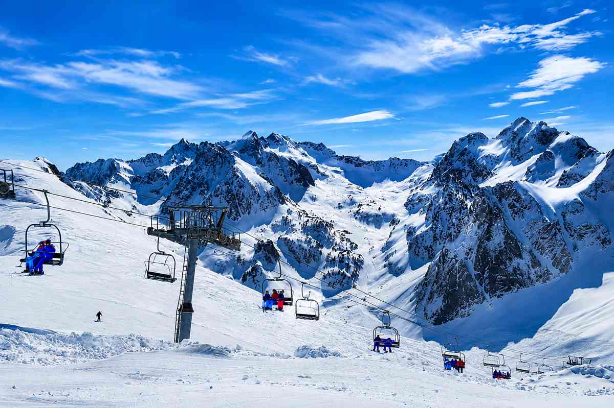 Cims pirinencs nevats a prop de Bossòst